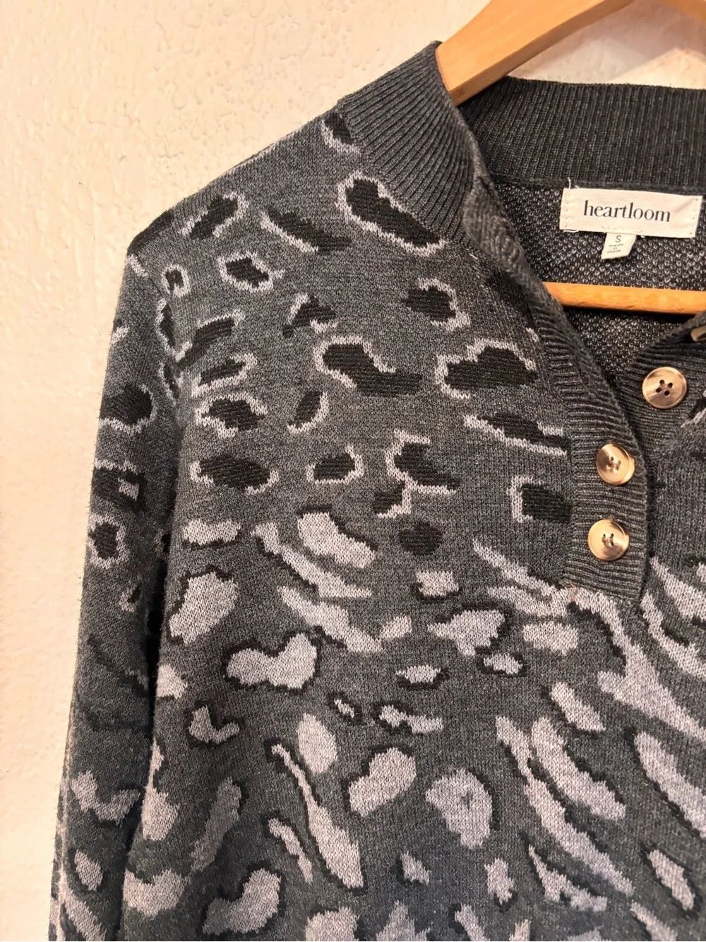 Heartloom 1/4 Button Leopard Pullover Small - Picture 4 of 6